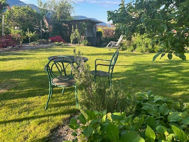 Garden, pool & Jura view in the Mittelland