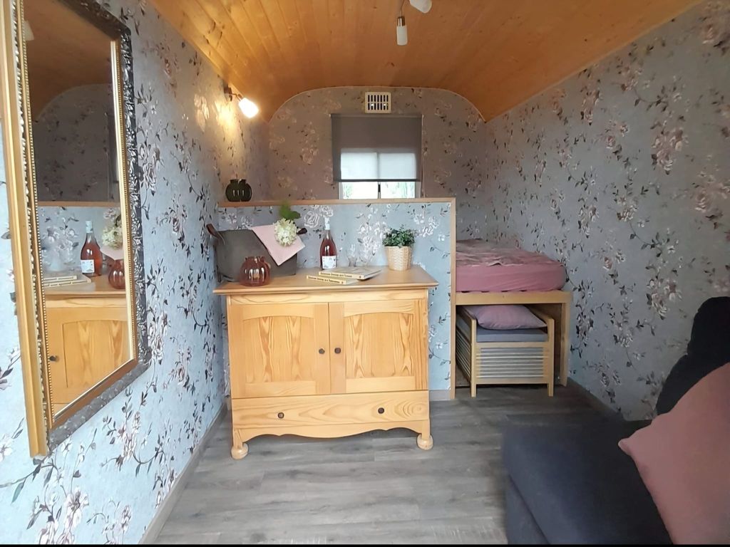 El encanto de las caravanas de obra: glamping en plena naturaleza en Oldersum