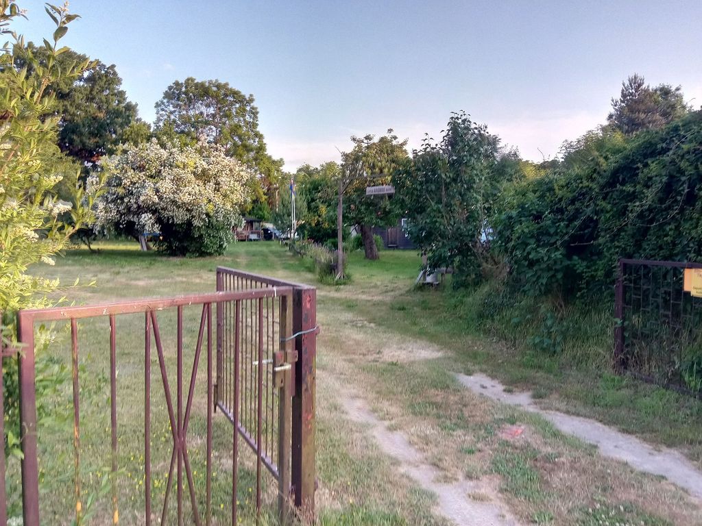 Orchard meadow with country flair