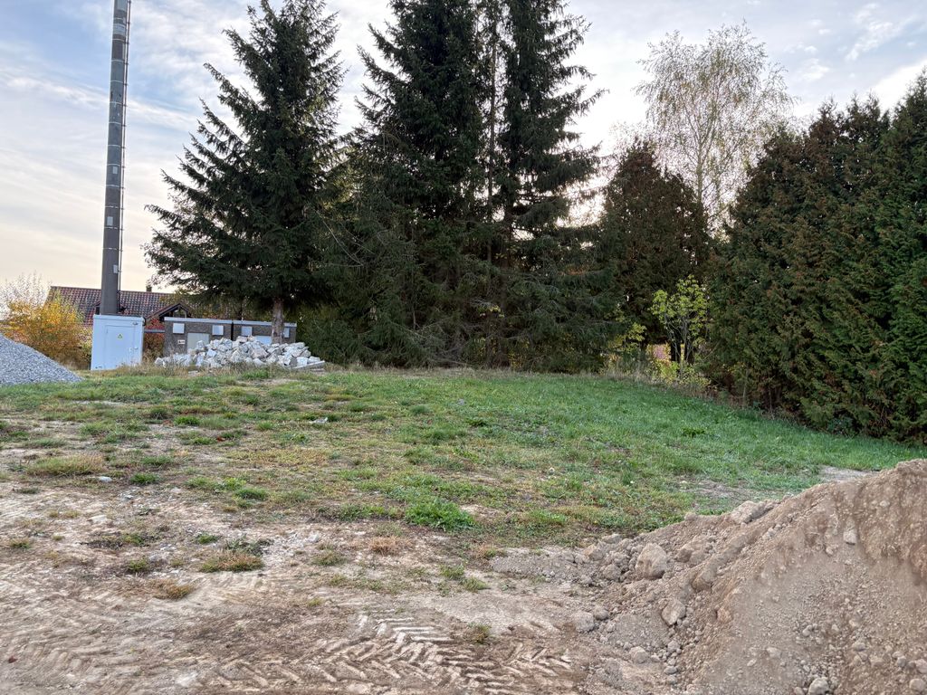 Dreiländereck Spot: Parking Space with Garden Shed