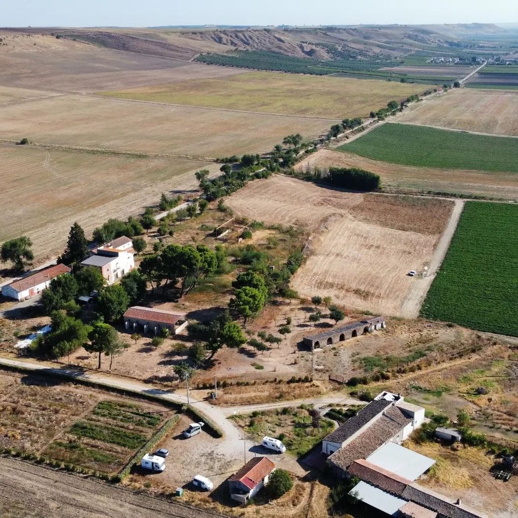 Vistas del amanecer y el atardecer en Apulia, Valle de Ofanto
