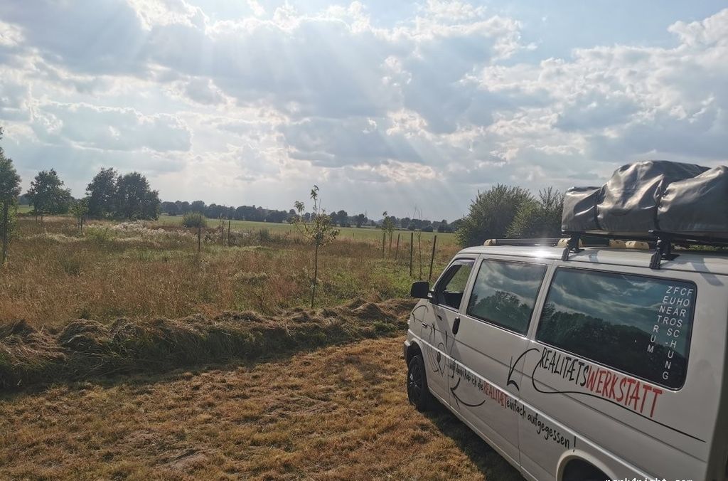 Ruhiger & schöner Stellplatz an einem Hof/Wiese