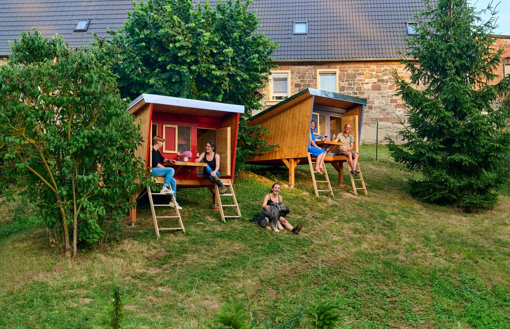 Camping y piragüismo entre castillos y viñedos