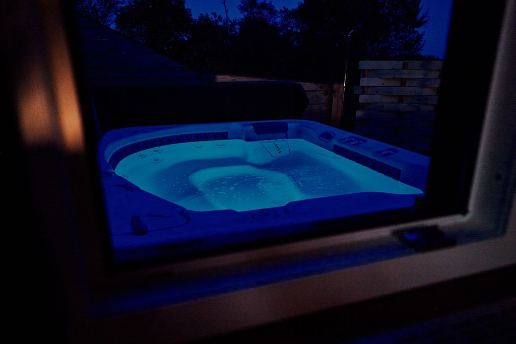 Übernachten im Schäferwagen mit Whirlpool Hot Tube