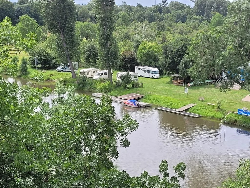 Saale-Ufer: Natur-Camping beim Kanu-Club