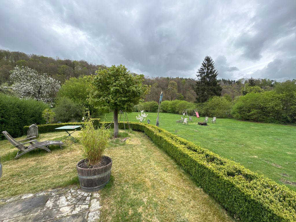 Jardin familial avec emplacements de camping et piscine naturelle dans la vallée de l'Altmühl