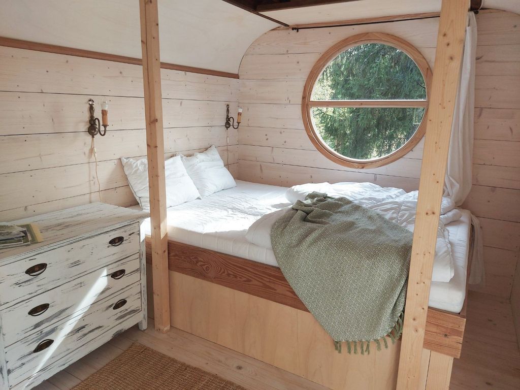 Zirkuswagen Tiny House Ferienhaus Schweden See 