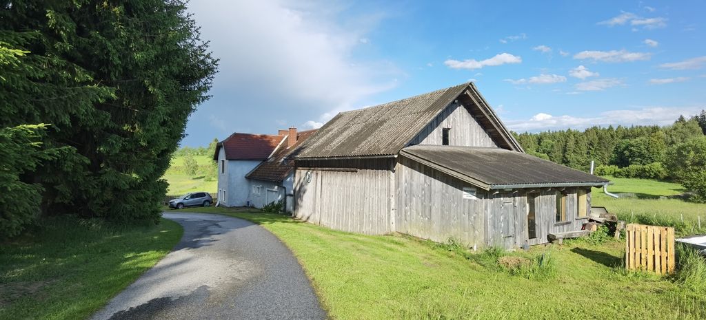Rustikales Haus auf der Alm
