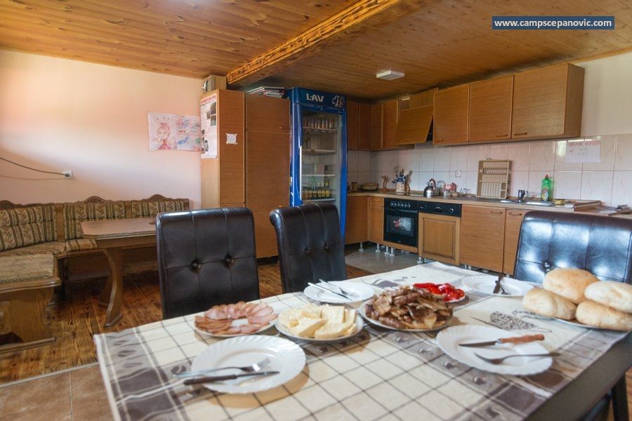 Campamento en la naturaleza cerca de Biogradska Gora y el río Tara