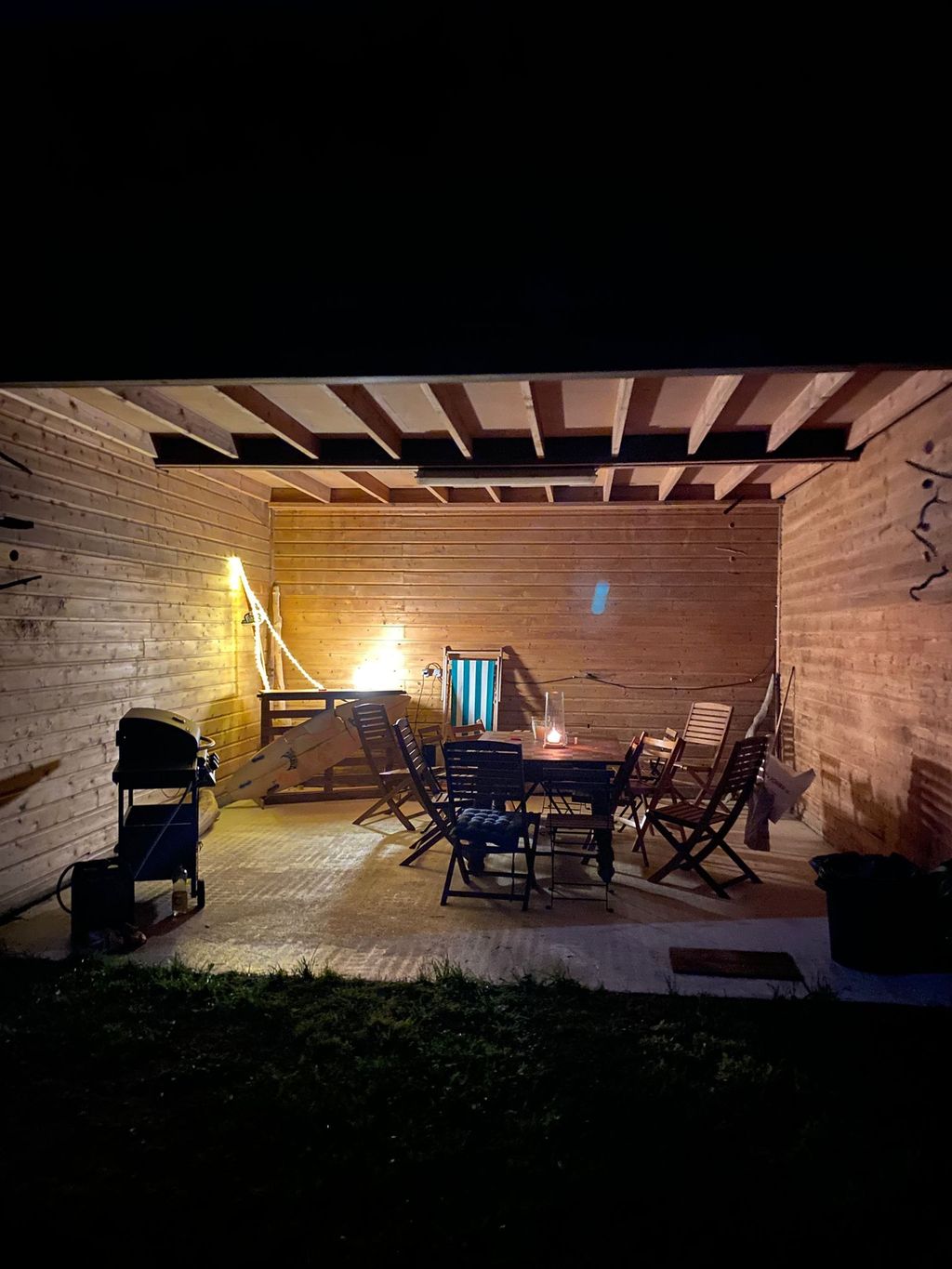 Glamping-Zelt in der Natur in der Nähe des Ozeans