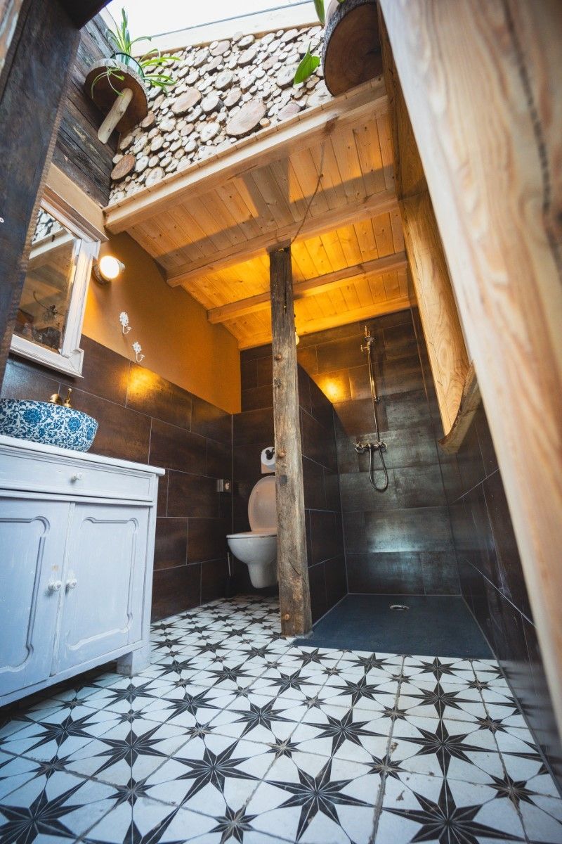 Nachhaltiges Gewächshaus mit Sauna und Hottub