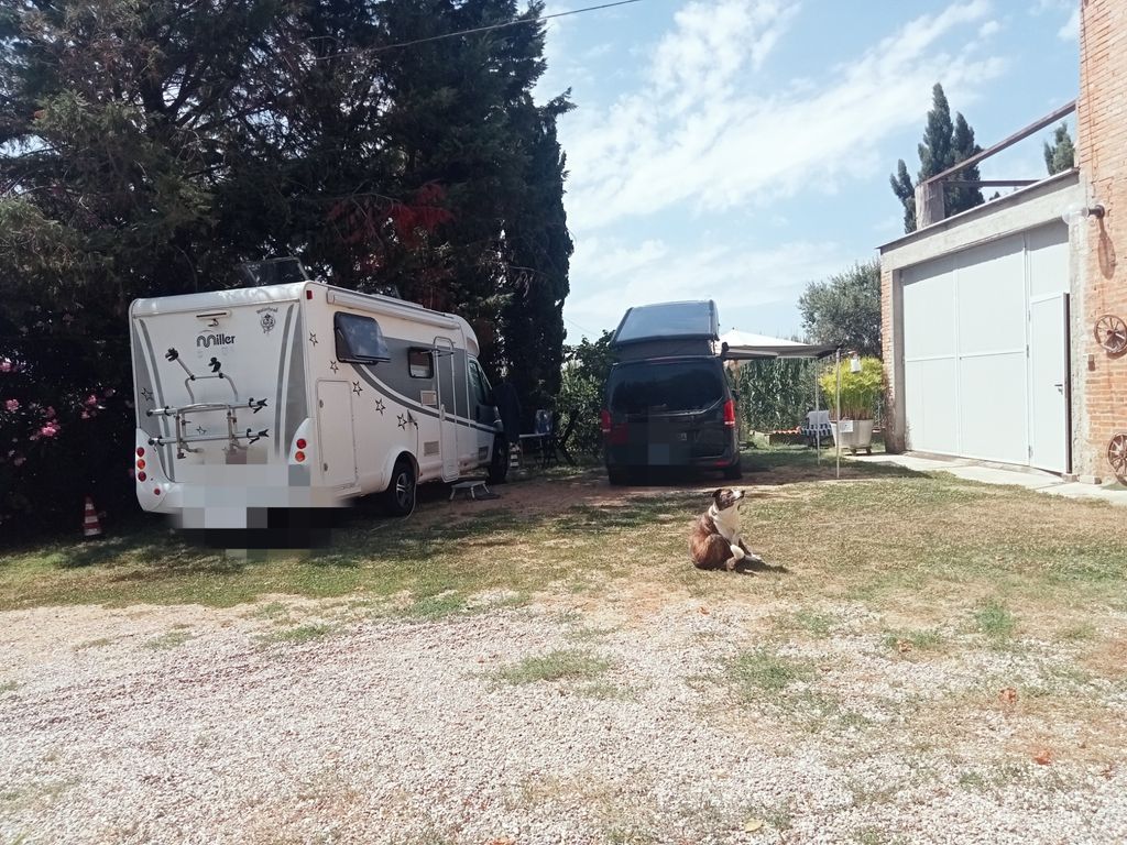 Parking sécurisé et clôturé pour camping-cars à Bologne
