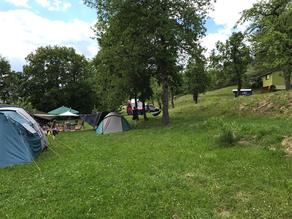 Acampar en la granja Demeter, en el norte de la Selva Negra