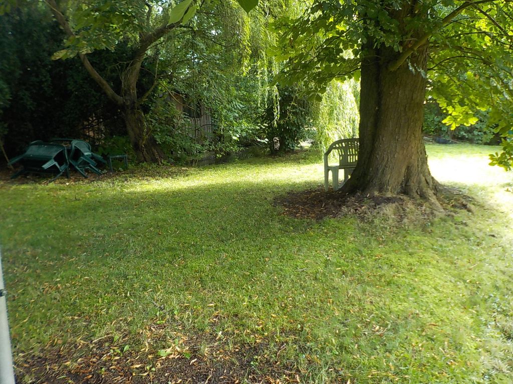 Bindow: idyllic garden, connection to the Dahme river