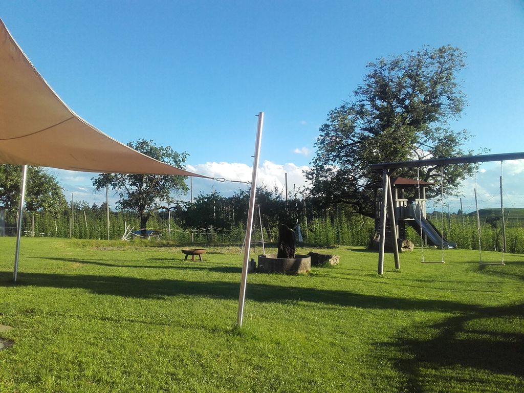 Granja de vacaciones con piscina natural
