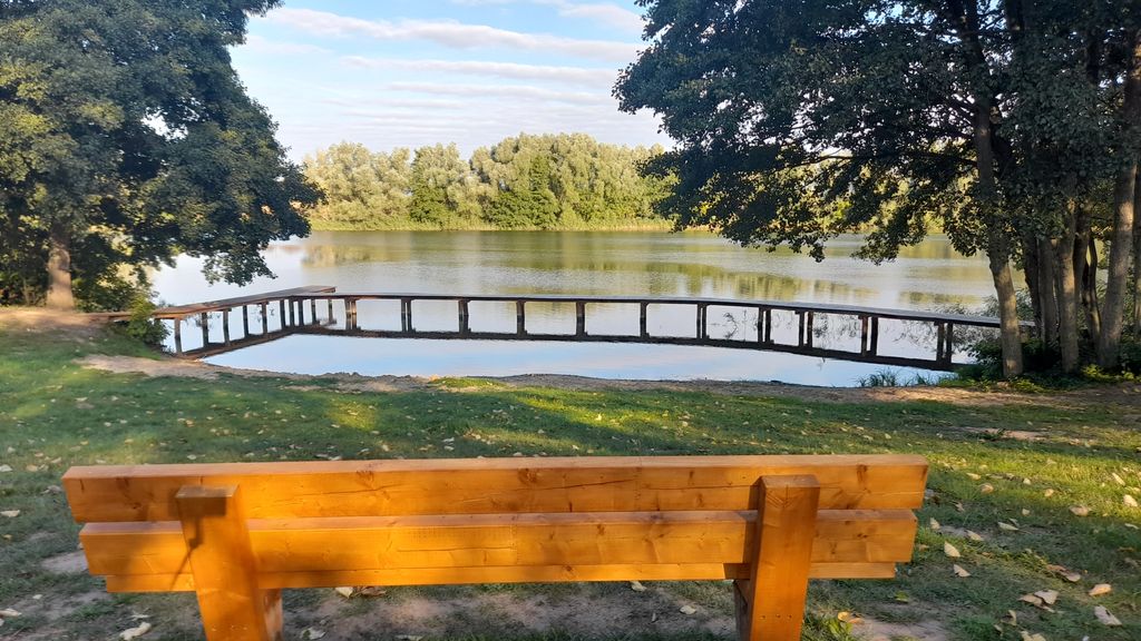 kleine Hütte am Kritzower See mit Steg & Natur pur