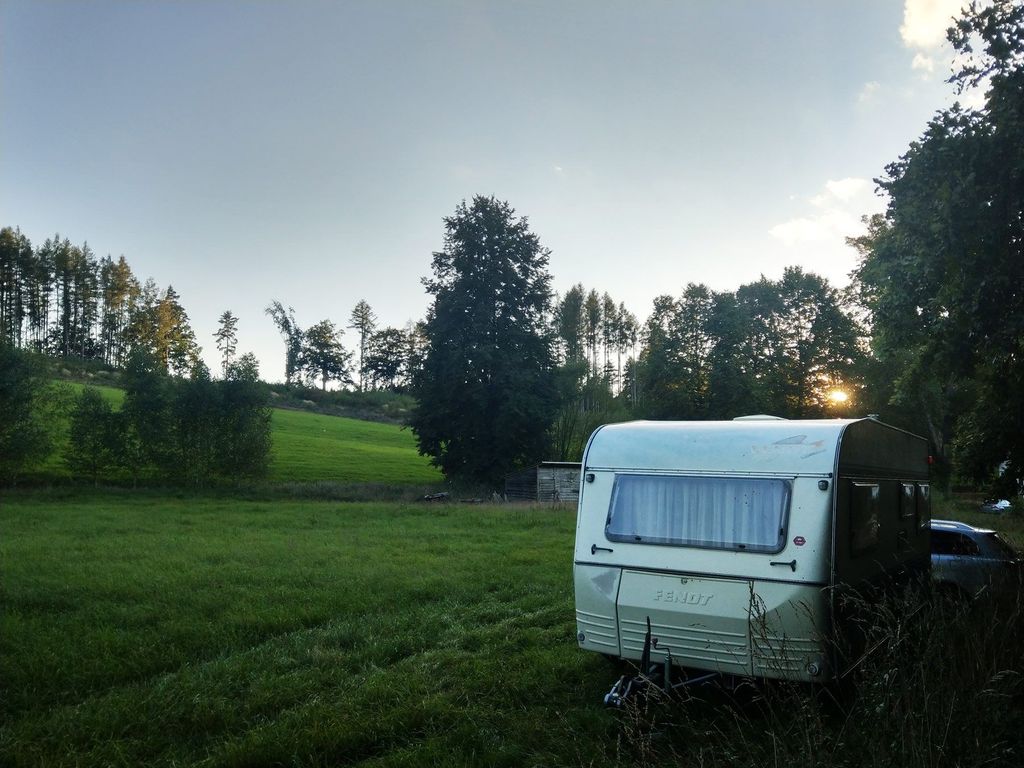 Consejo para acampar: pequeño valle junto al arroyo