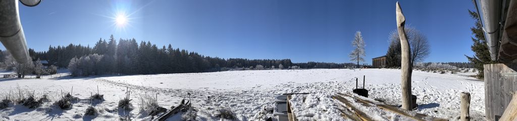 Camping sur l'alpage et au bord du ruisseau à 800 mètres d'altitude