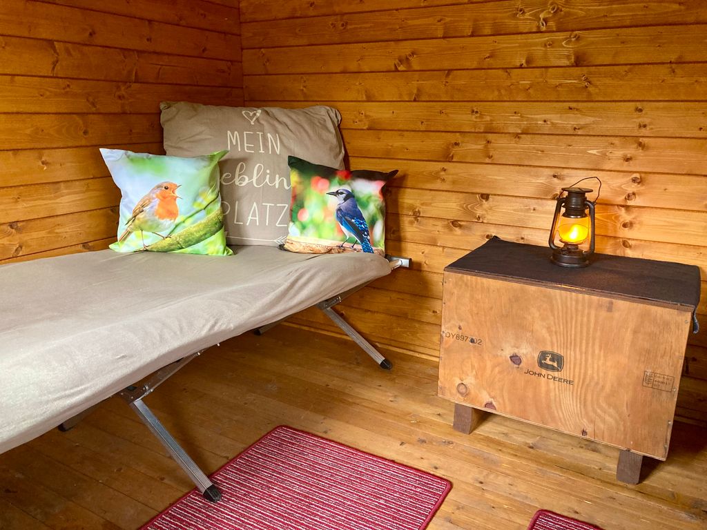 kleine Hütte am Kritzower See mit Steg & Natur pur