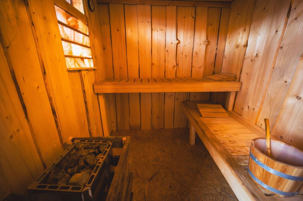Hobby cave in the countryside with sauna and hot tub
