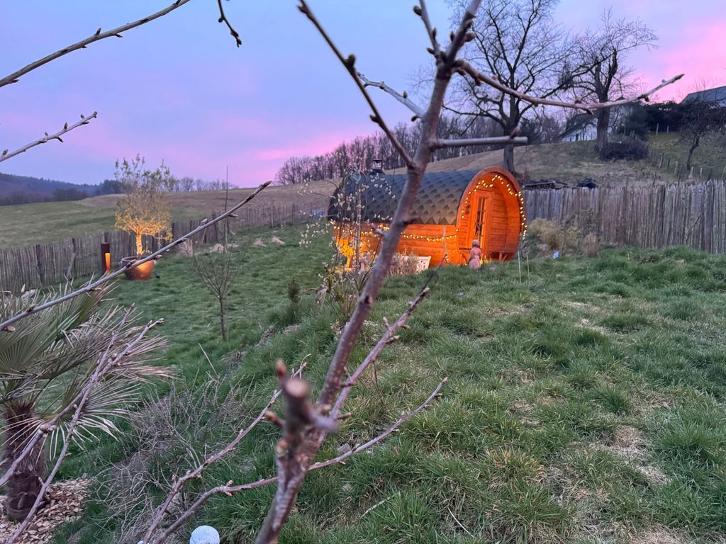 Vacation in a sleeping barrel right on Lake Bigge Panorama
