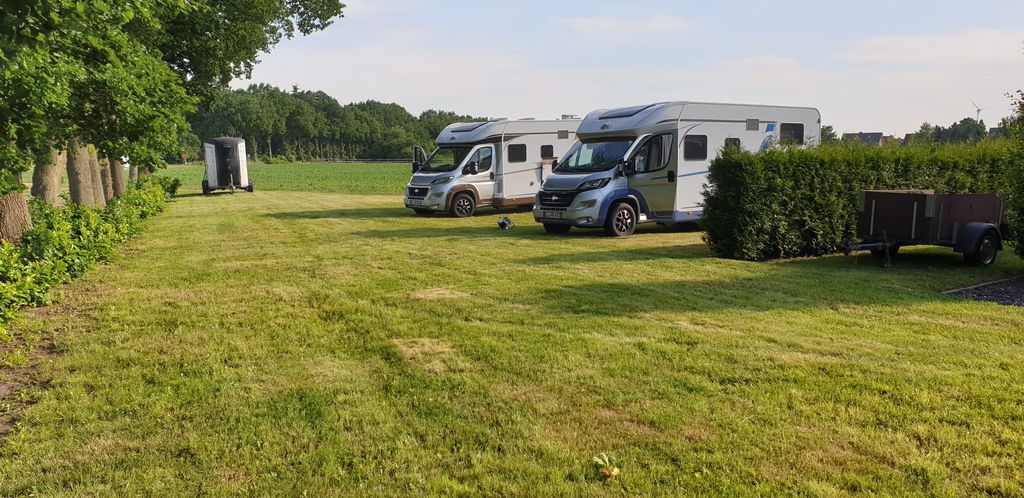 Camping auf der Wiese im Emsland nur 50m zum Wald 