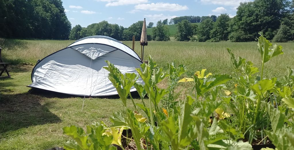 Emplacement au bord du chemin avec camping dans le « Zaubergarten »