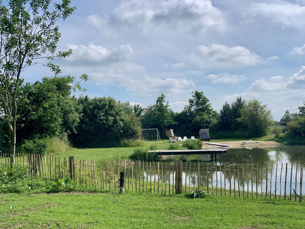 "Seeblick 1" directly at the in-house swimming pond