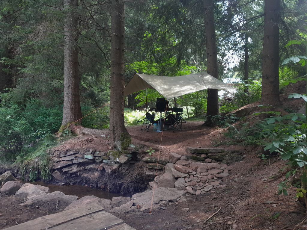 Ruisseau et habitat dispersé à la frontière tchèque