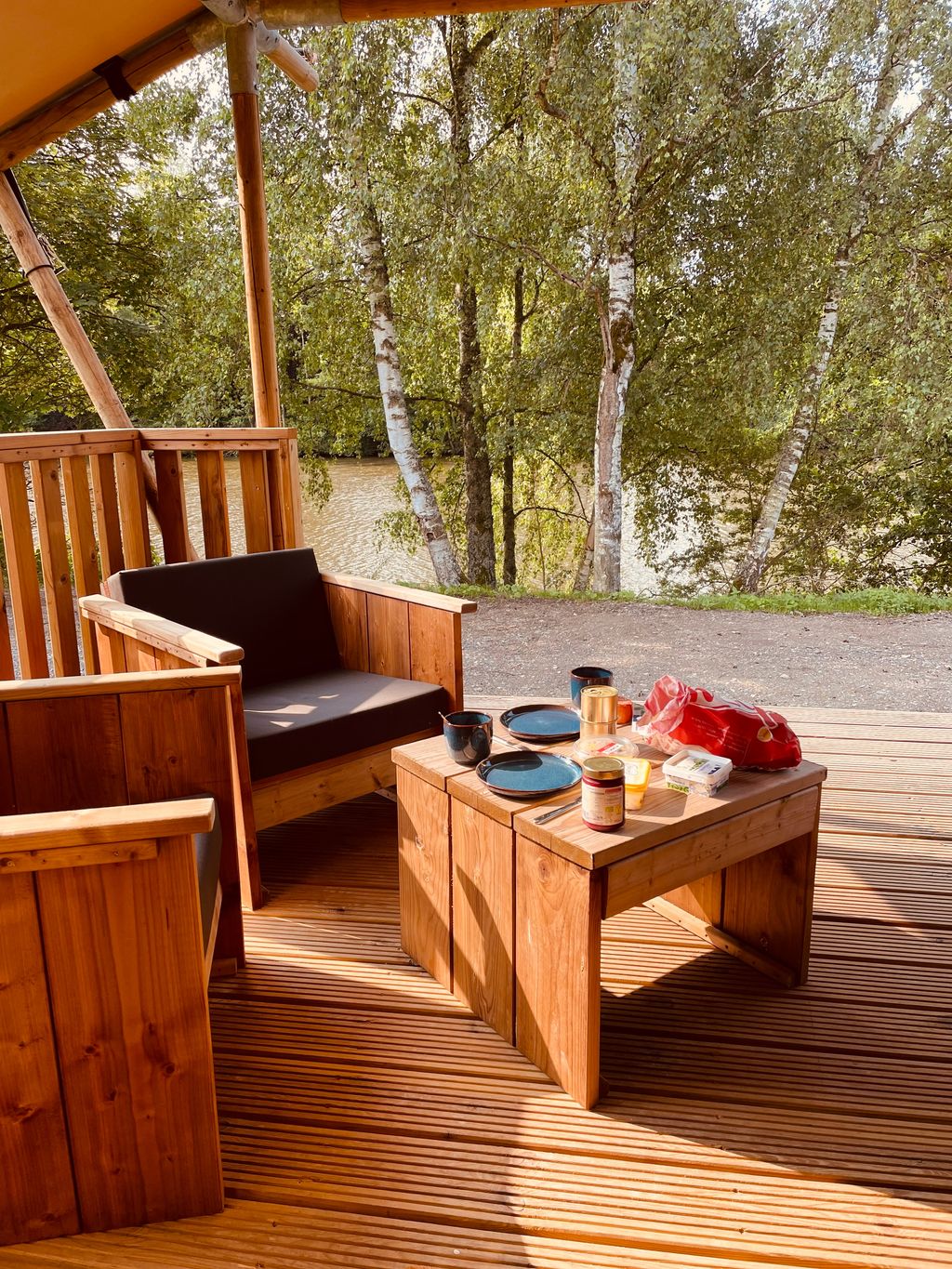 Glamping in the Hunsrück: An Idyllic Natural Setting by the Water