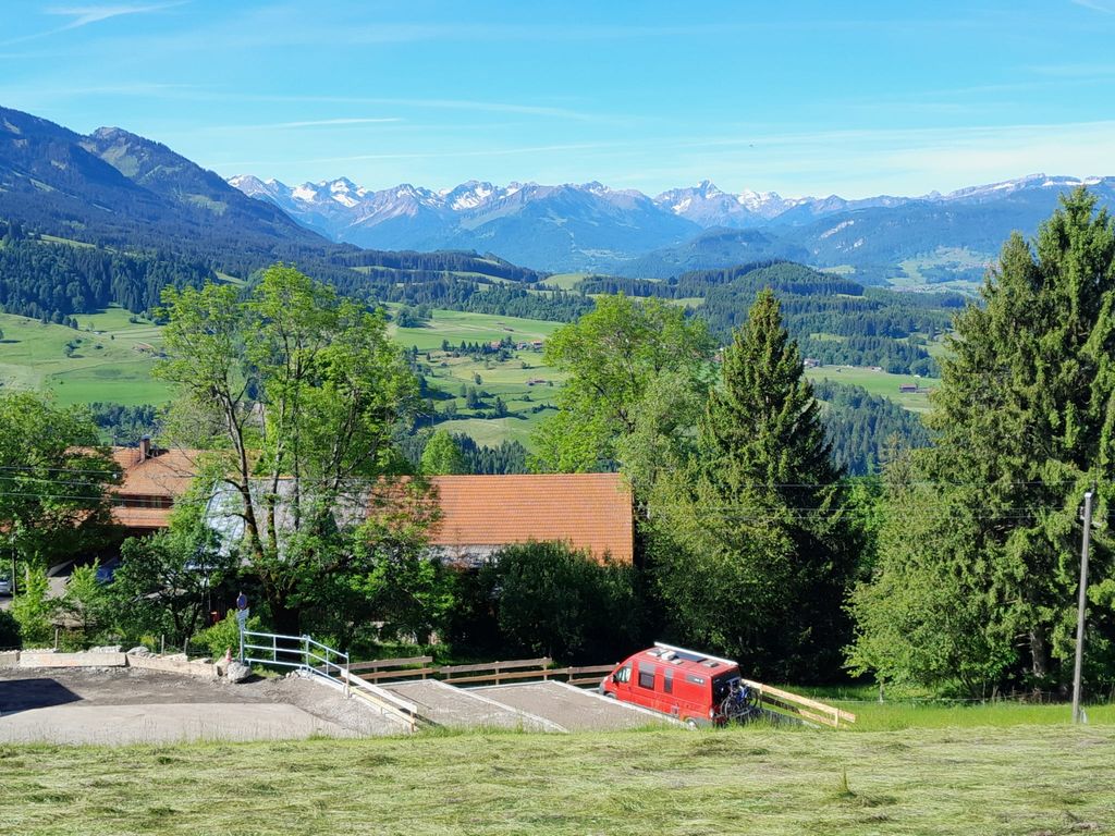 Fantastiche piazzole con vista sulle montagne a Gundlar
