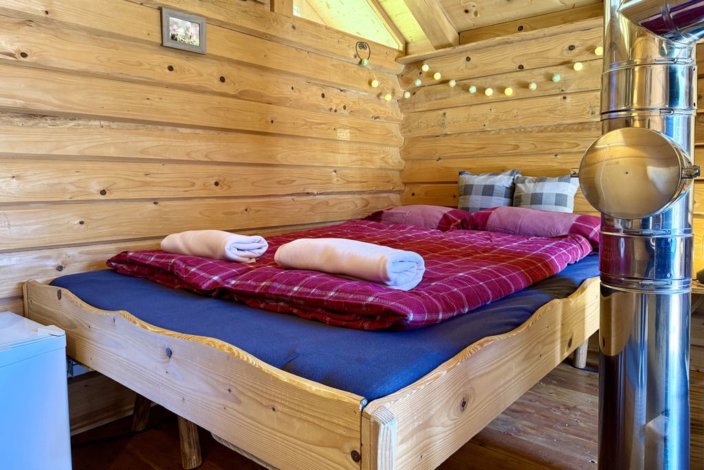 Cabaña romántica *Juntos *Cama *Madera *Toalla