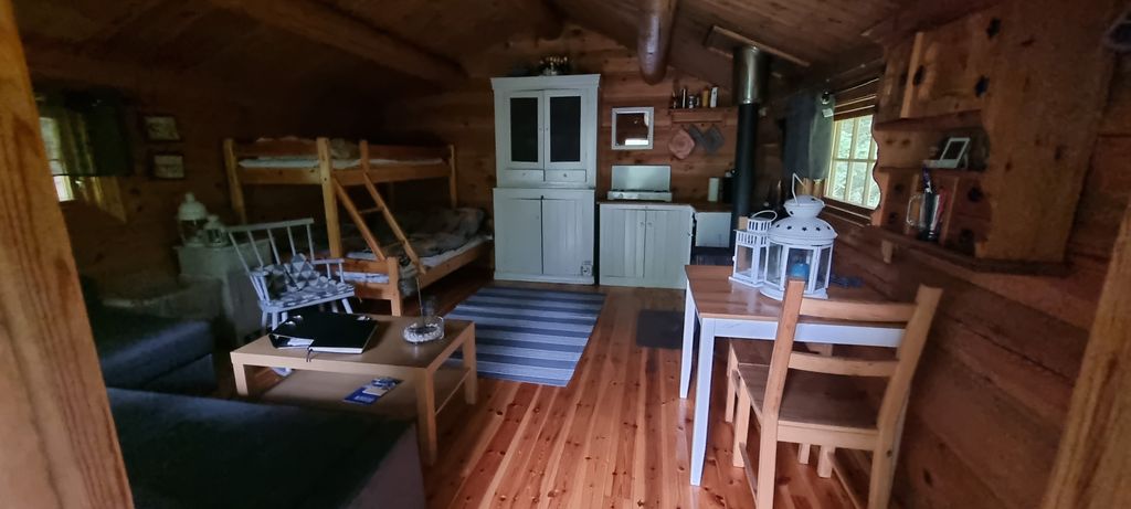 Accogliente capanna bassa, con sauna e area barbecue