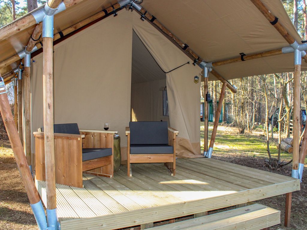 Zelt-Lodge auf einem naturnahen Campingplatz