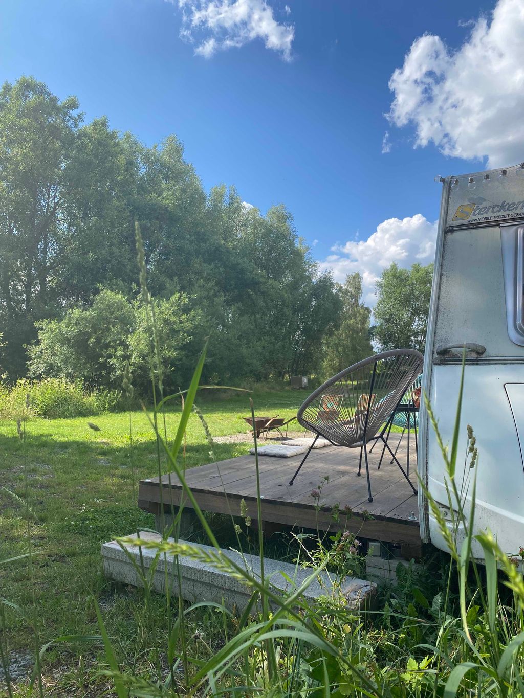 Caravan accogliente sulla pista ciclabile Werratal