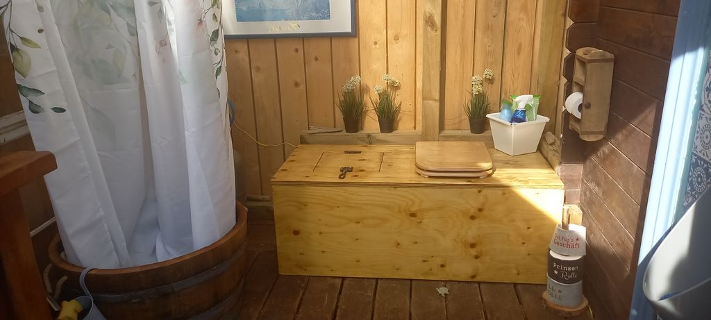 Stellplatz am Weg nahe Biggesee mit Sauna & Hütte