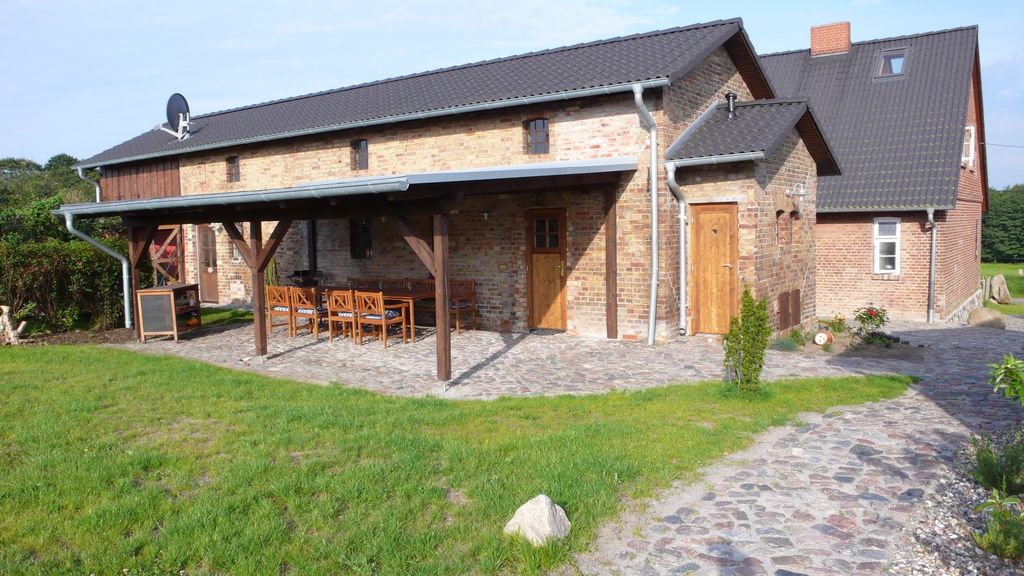 Pura tranquilidad en Rügen, a sólo 800 m de la playa y con piscina privada