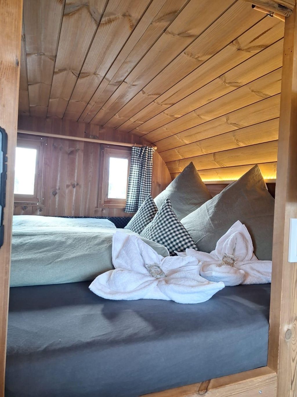 Tonneau en bois Détente pure avec une vue magnifique sur les montagnes2 