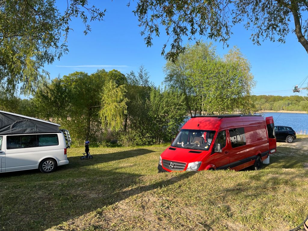  Campamento natural junto al lago de Rügen