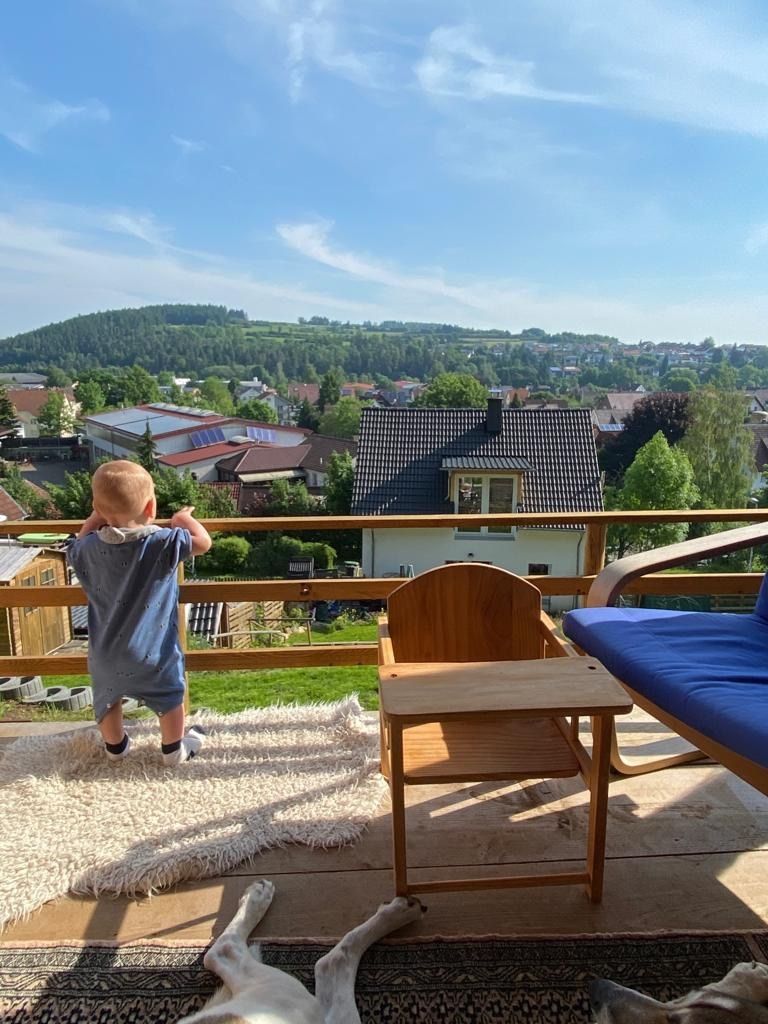 Casa ajardinada en la arboleda con magníficas vistas