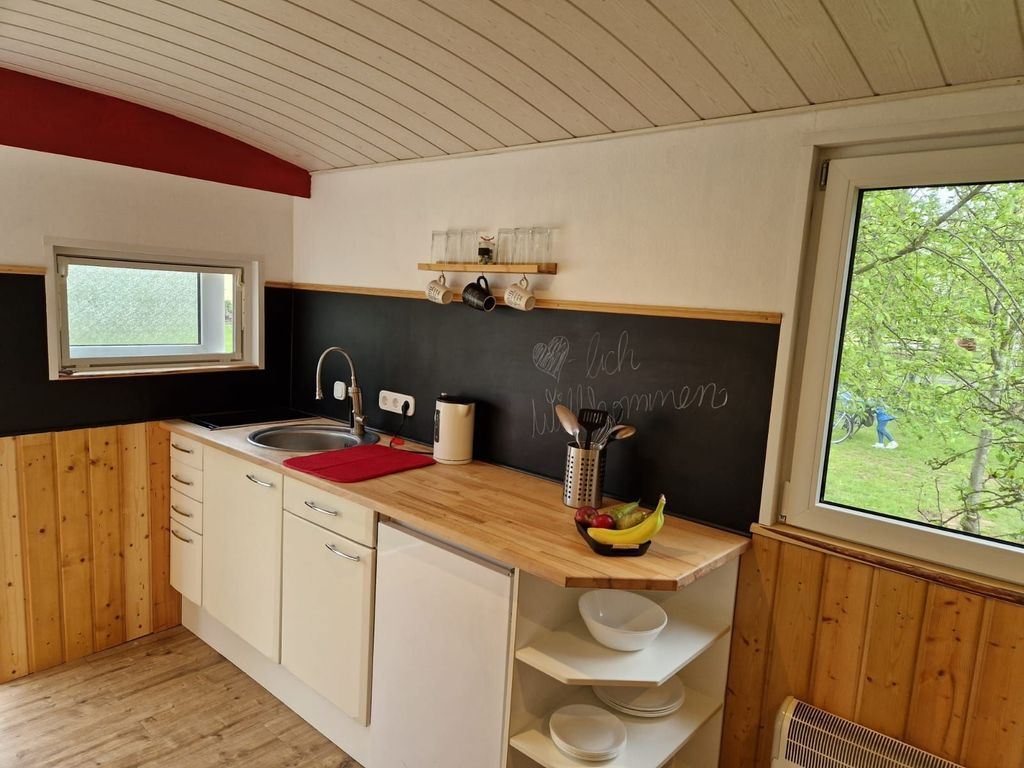 Übernachten im alten Schaustellerwagen 