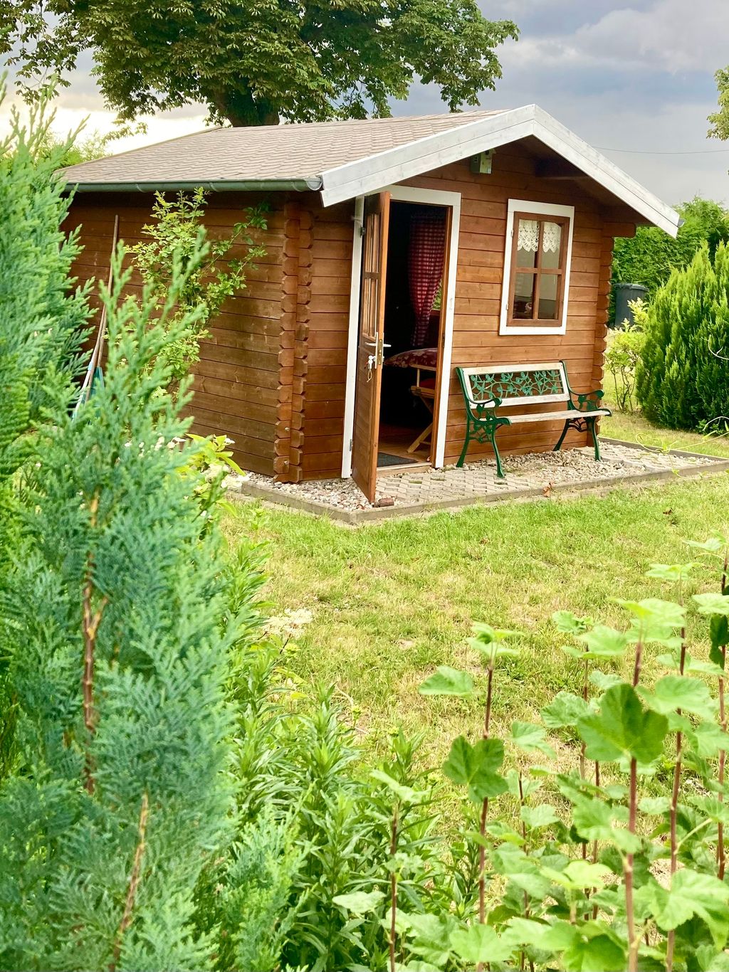 kleine Hütte am Kritzower See mit Steg & Natur pur