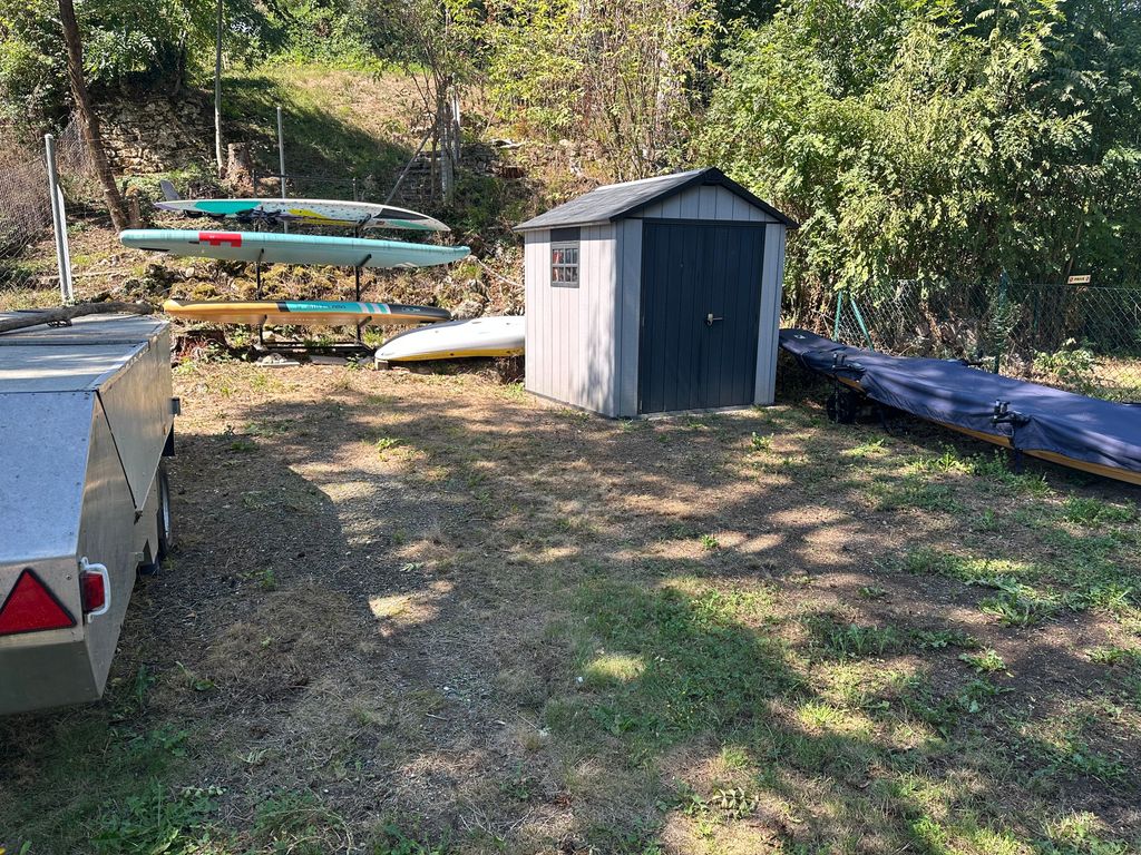 Ruhiger Stellplatz direkt am See