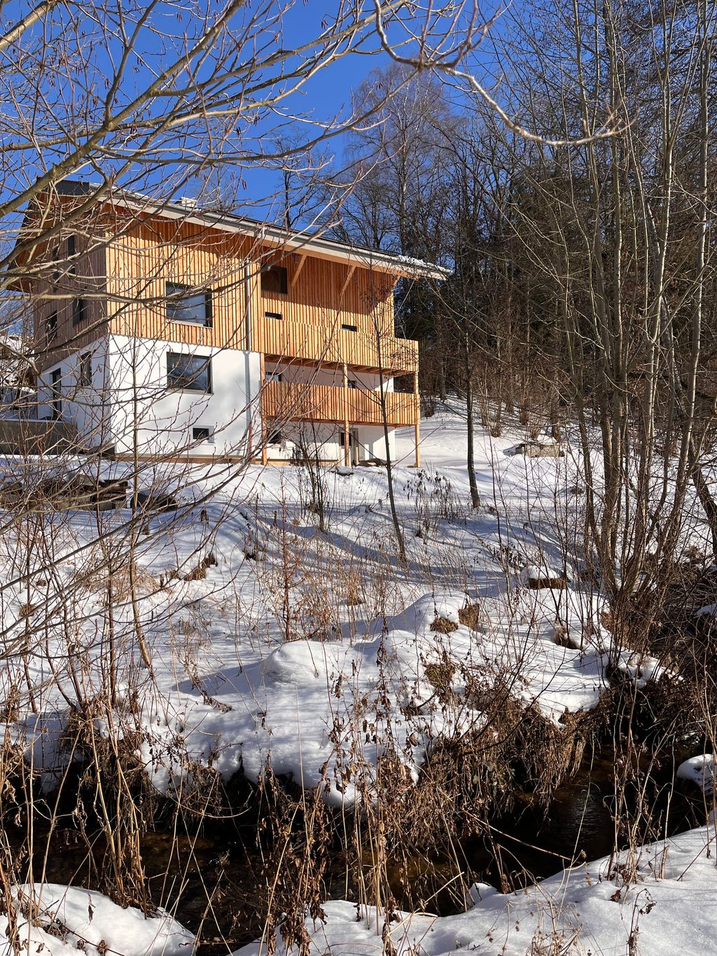 Camping junto al arroyo en una idílica ubicación aislada