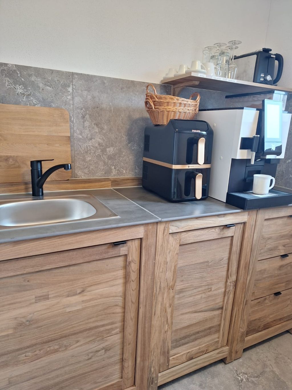 Con vista sulle montagne nel pascolo di alpaca in Alta Baviera