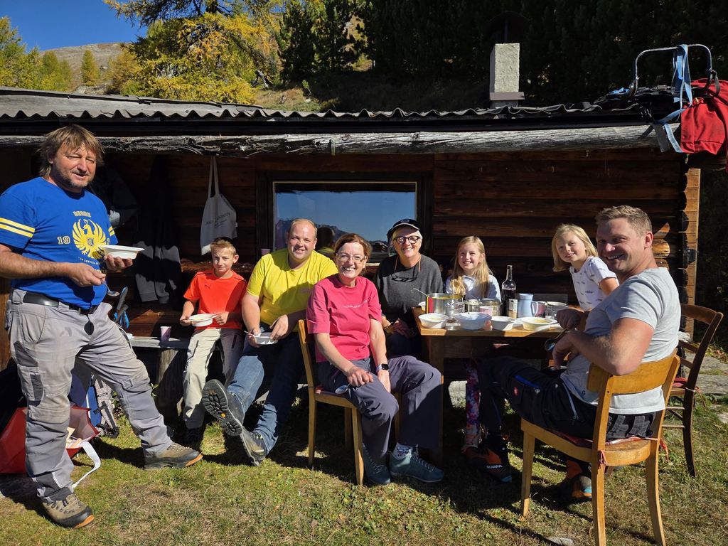 Essen vor der Hütte