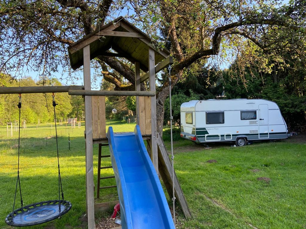 Camping natural directamente en el Urft, al borde del Eifel