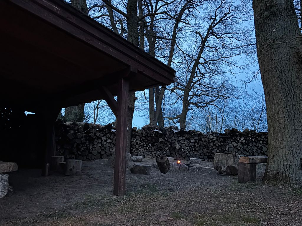 Ancienne remise : belle ferme isolée avec 3 000 m² de terrain naturel
