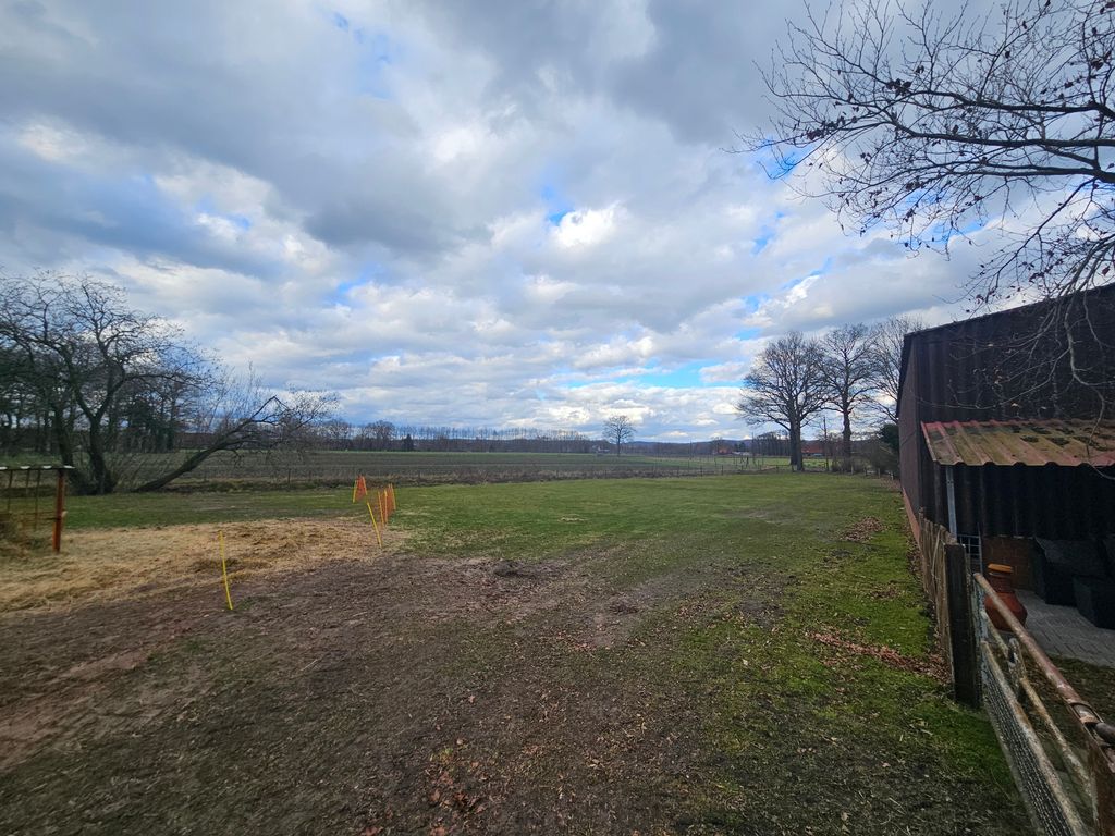 Ruhiger Stellplatz auf altem Bauernhof