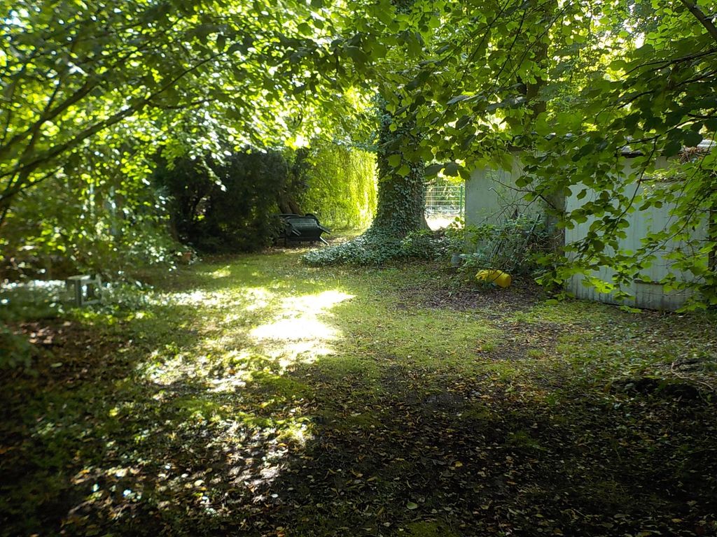 Bindow: idyllic garden, connection to the Dahme river